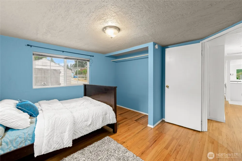 819 SW 134th Street SW Burien, WA 98146