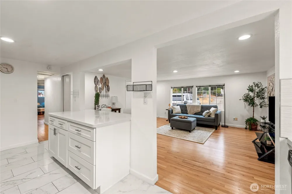 819 SW 134th Street SW Burien, WA 98146