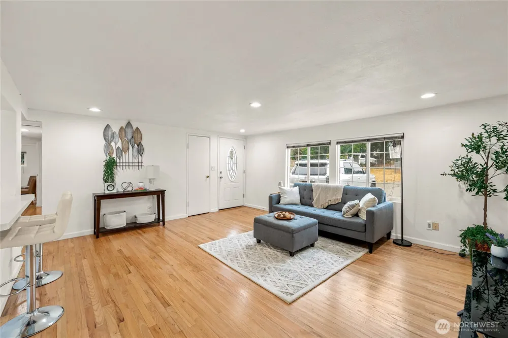 819 SW 134th Street SW Burien, WA 98146