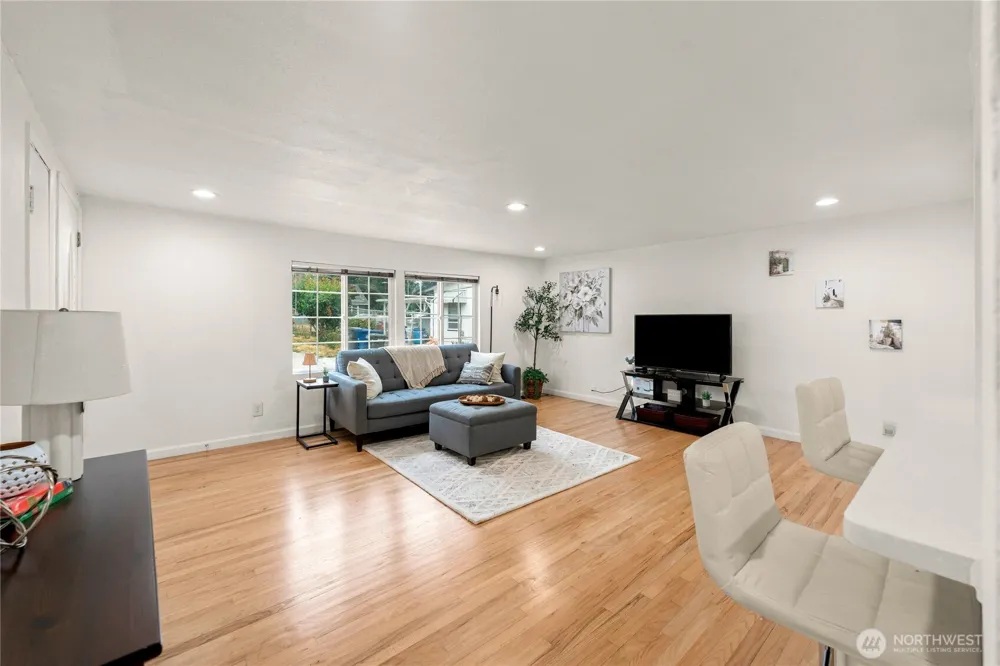 819 SW 134th Street SW Burien, WA 98146