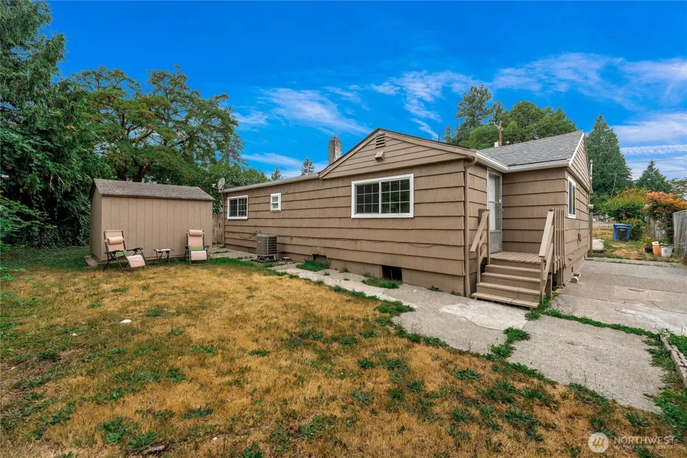 819 SW 134th Street SW Burien, WA 98146