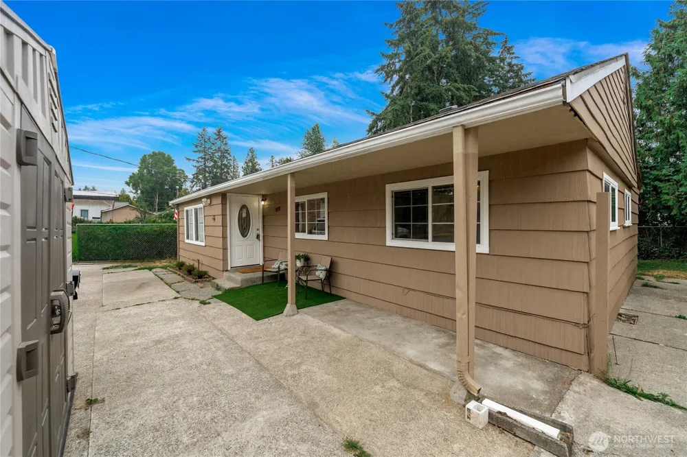 819 SW 134th Street SW Burien, WA 98146