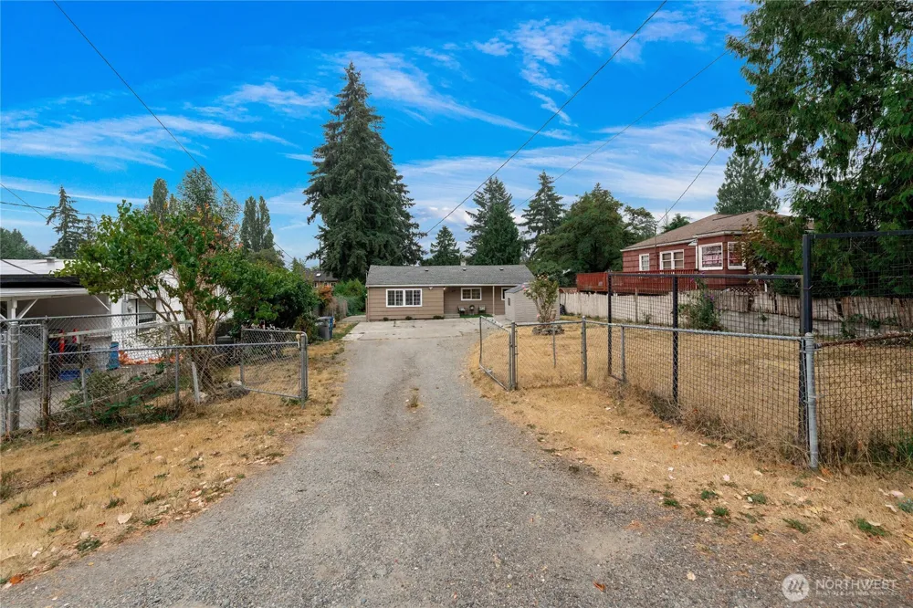 819 SW 134th Street SW Burien, WA 98146