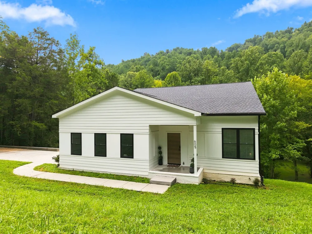 605 Harbor Dr Lancaster, TN 38569
