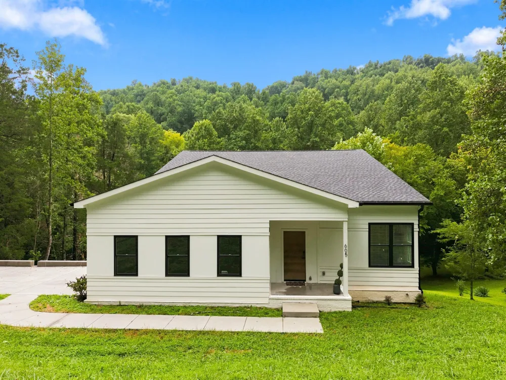 605 Harbor Dr Lancaster, TN 38569