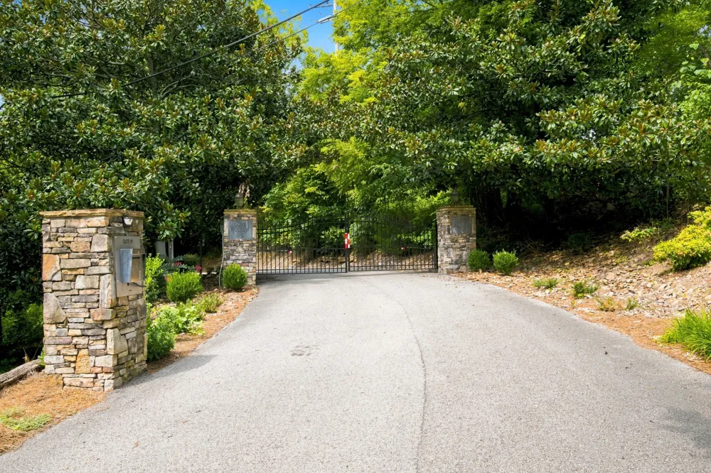 605 Harbor Dr Lancaster, TN 38569