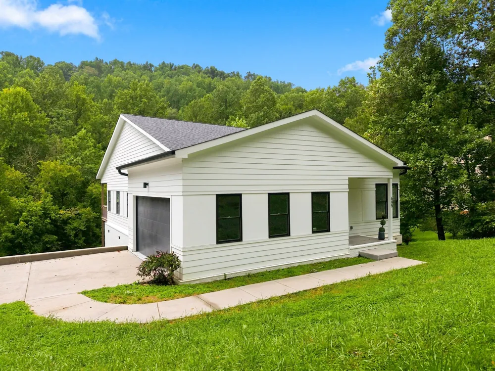 605 Harbor Dr Lancaster, TN 38569