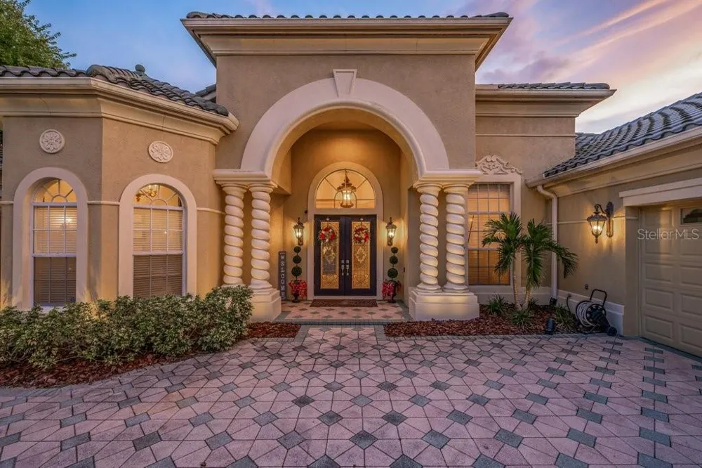 6217 KINGBIRD MANOR DRIVE Lithia, FL 33547