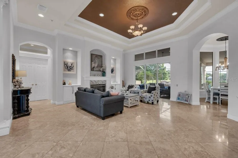 6217 KINGBIRD MANOR DRIVE Lithia, FL 33547