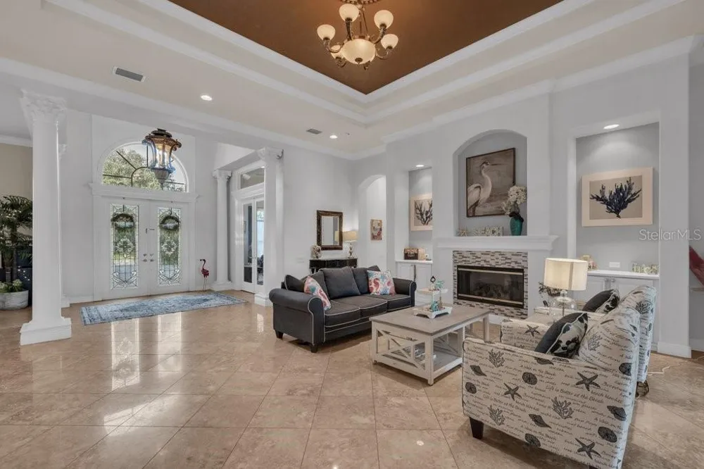 6217 KINGBIRD MANOR DRIVE Lithia, FL 33547