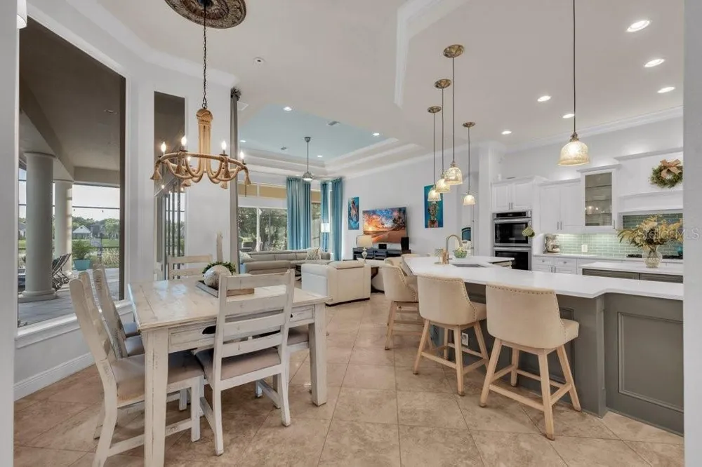 6217 KINGBIRD MANOR DRIVE Lithia, FL 33547
