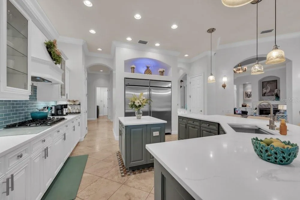 6217 KINGBIRD MANOR DRIVE Lithia, FL 33547