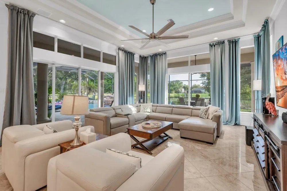 6217 KINGBIRD MANOR DRIVE Lithia, FL 33547