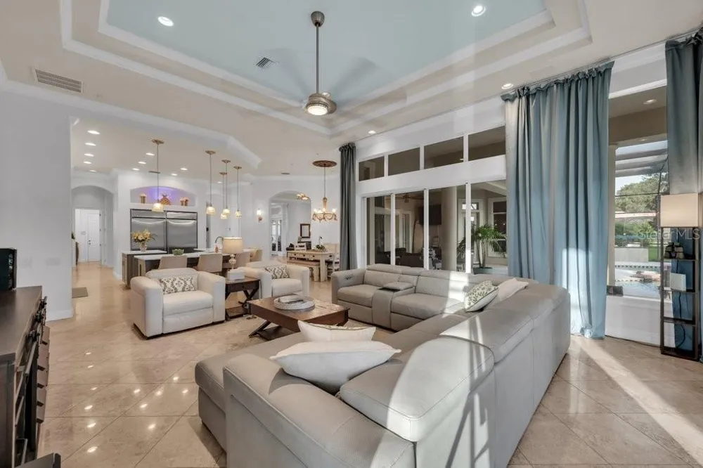 6217 KINGBIRD MANOR DRIVE Lithia, FL 33547