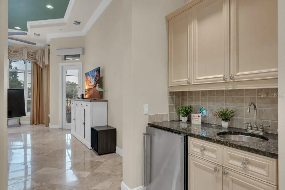 6217 KINGBIRD MANOR DRIVE Lithia, FL 33547