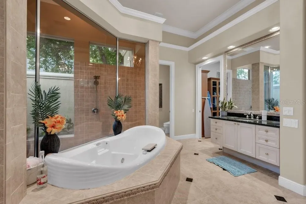 6217 KINGBIRD MANOR DRIVE Lithia, FL 33547