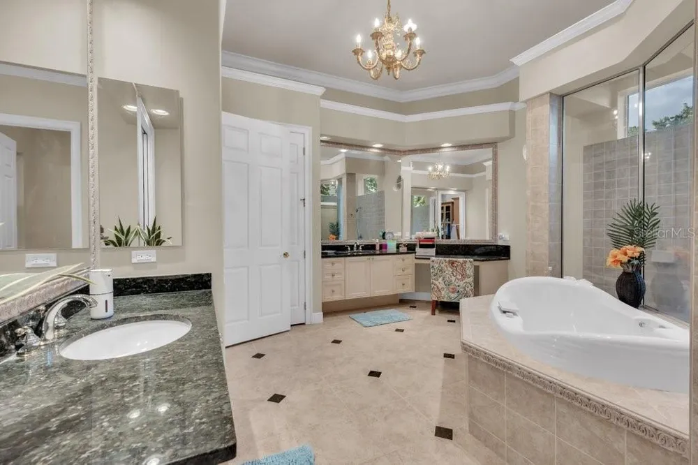 6217 KINGBIRD MANOR DRIVE Lithia, FL 33547
