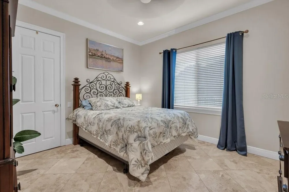 6217 KINGBIRD MANOR DRIVE Lithia, FL 33547