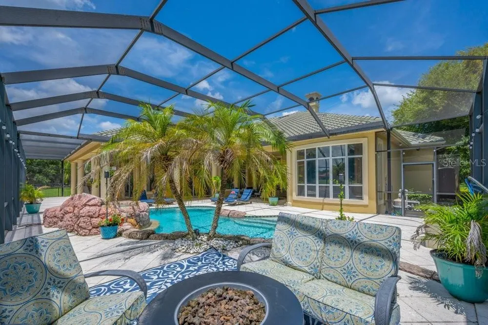 6217 KINGBIRD MANOR DRIVE Lithia, FL 33547