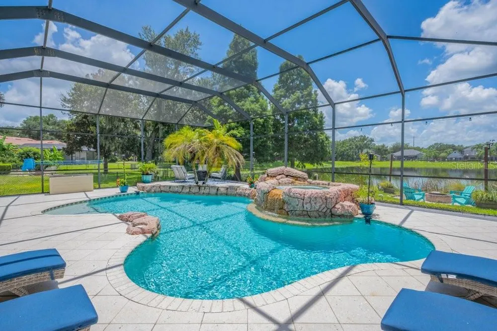 6217 KINGBIRD MANOR DRIVE Lithia, FL 33547