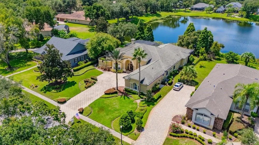 6217 KINGBIRD MANOR DRIVE Lithia, FL 33547