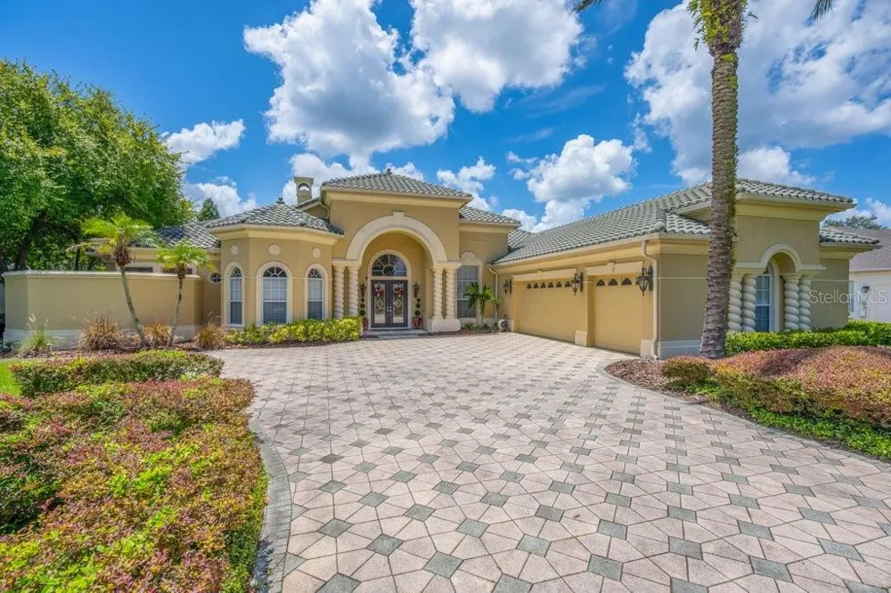 6217 KINGBIRD MANOR DRIVE Lithia, FL 33547