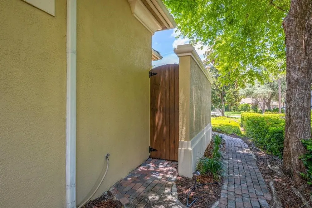 6217 KINGBIRD MANOR DRIVE Lithia, FL 33547