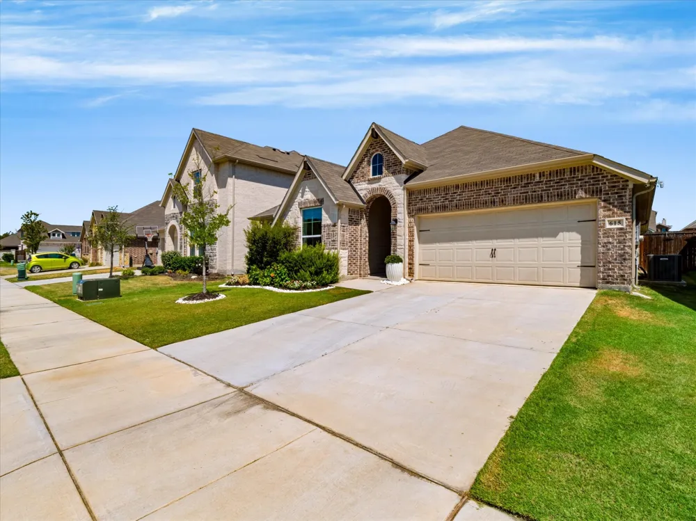 615 Frio Lane Aubrey, TX 76227