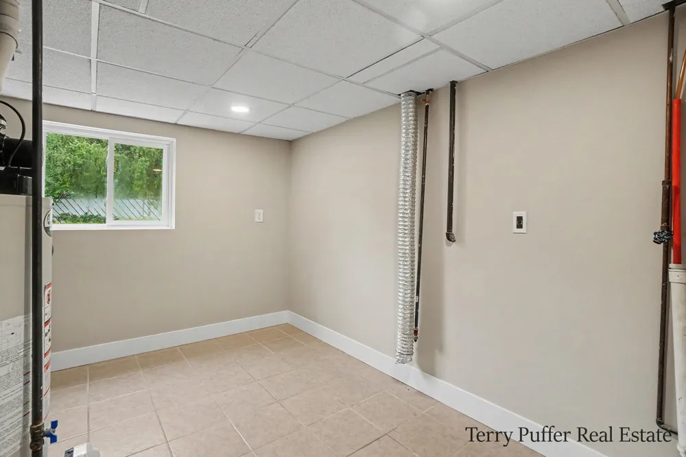 3942 Hall Road Muskegon, MI 49442