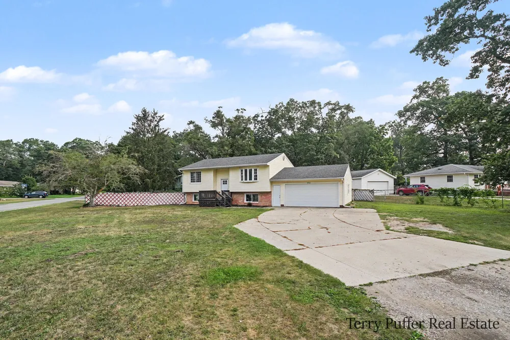 3942 Hall Road Muskegon, MI 49442