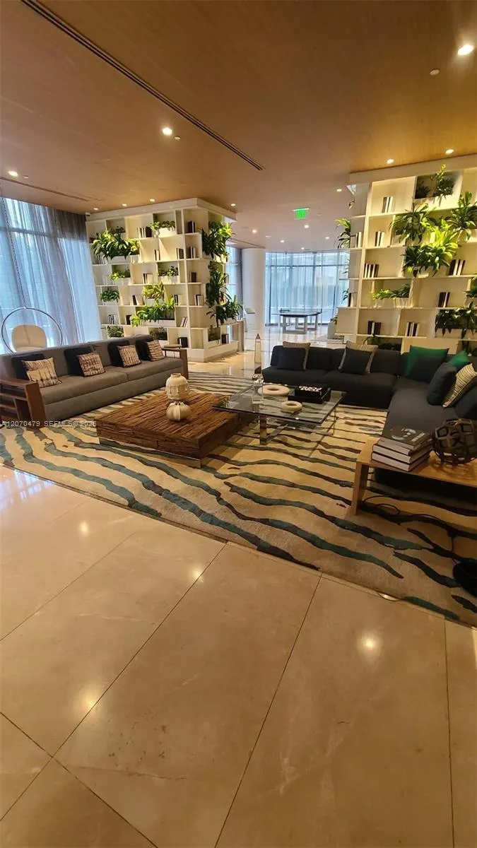45 SW 9th St #1503 Miami, FL 33130