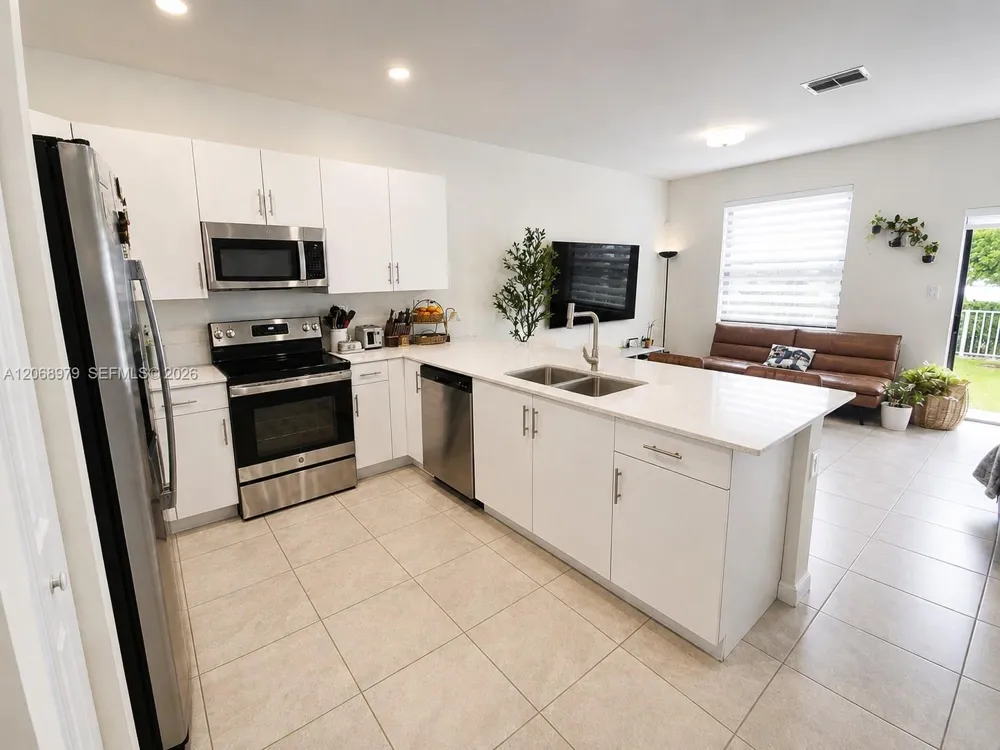 3382 W 114th Ter Hialeah, FL 33018