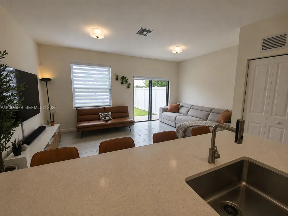 3382 W 114th Ter Hialeah, FL 33018