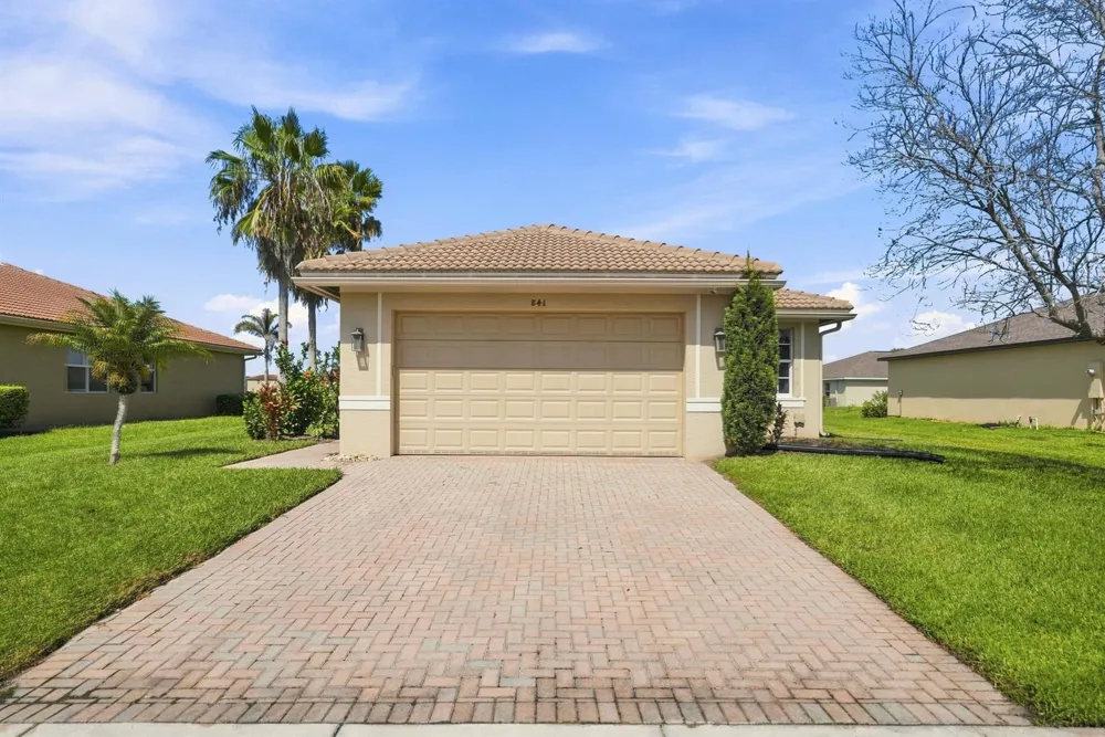 841 Bent Creek Drive Fort Pierce, FL 34947