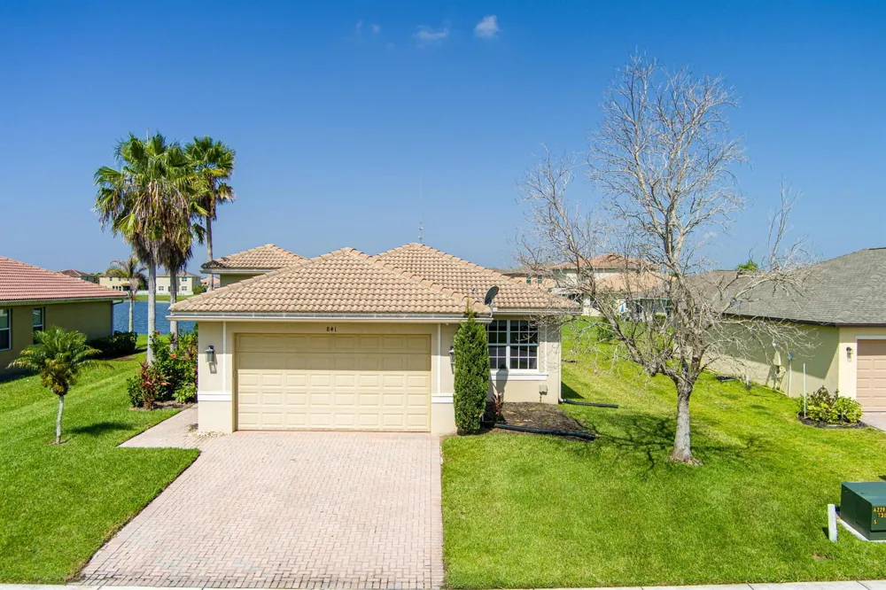 841 Bent Creek Drive Fort Pierce, FL 34947