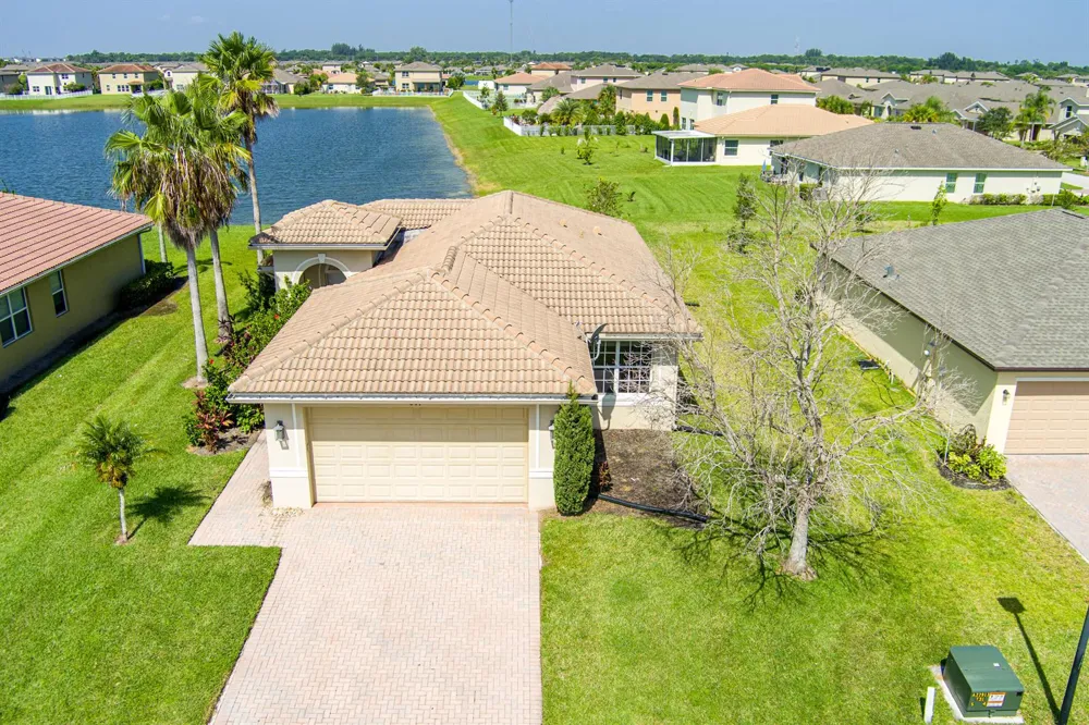 841 Bent Creek Drive Fort Pierce, FL 34947