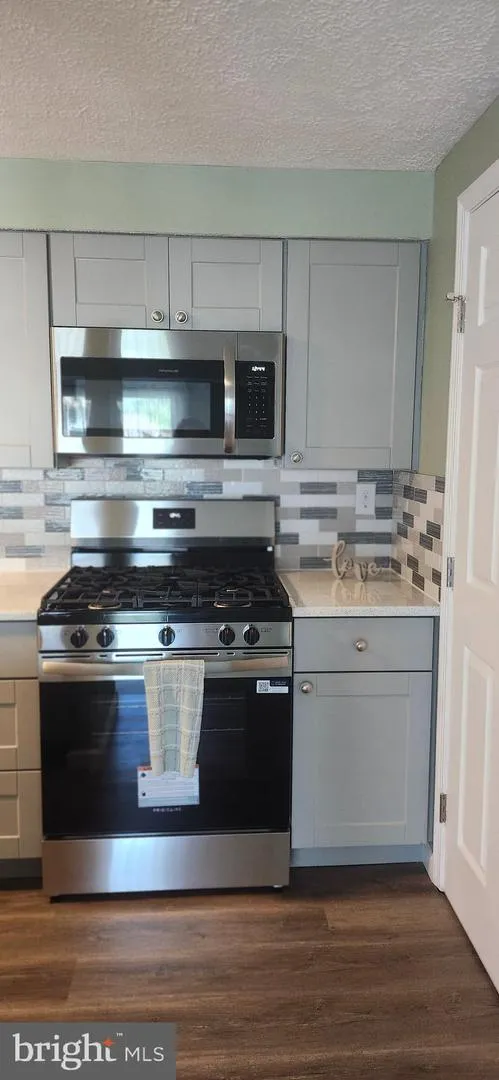 54 KENWOOD DR Sicklerville, NJ 08081
