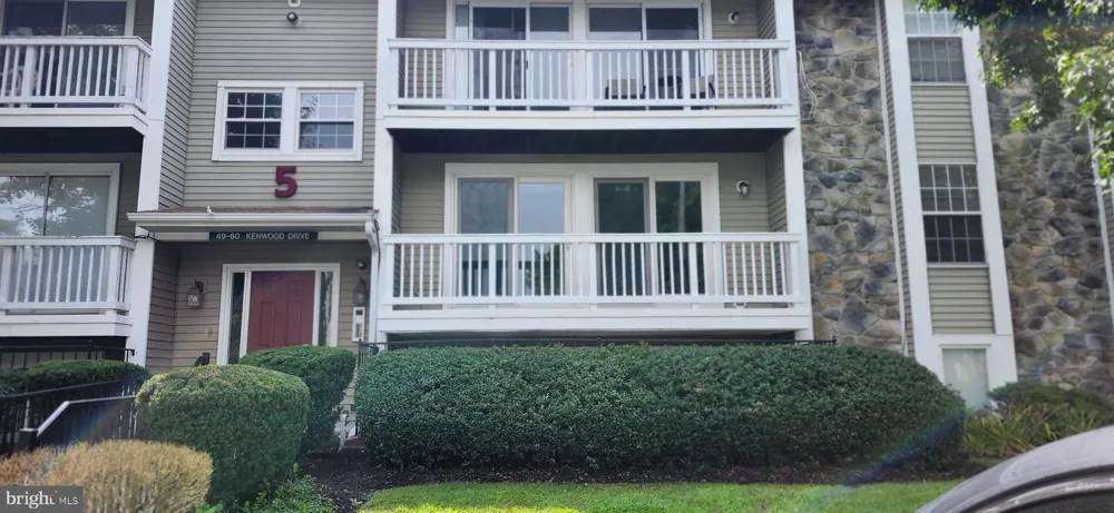 54 KENWOOD DR Sicklerville, NJ 08081