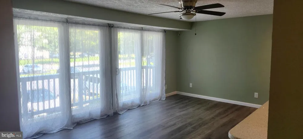54 KENWOOD DR Sicklerville, NJ 08081