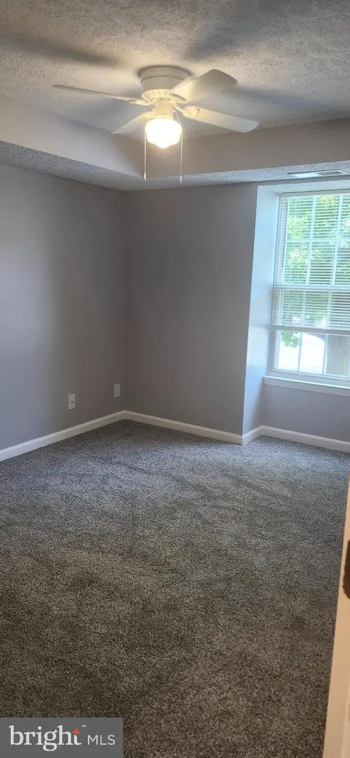 54 KENWOOD DR Sicklerville, NJ 08081