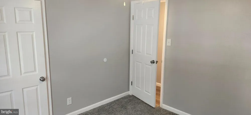 54 KENWOOD DR Sicklerville, NJ 08081