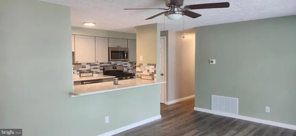 54 KENWOOD DR Sicklerville, NJ 08081