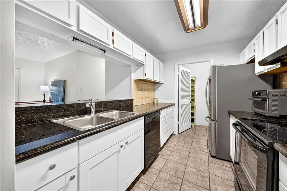 810 Tuxworth Circle Decatur, GA 30033