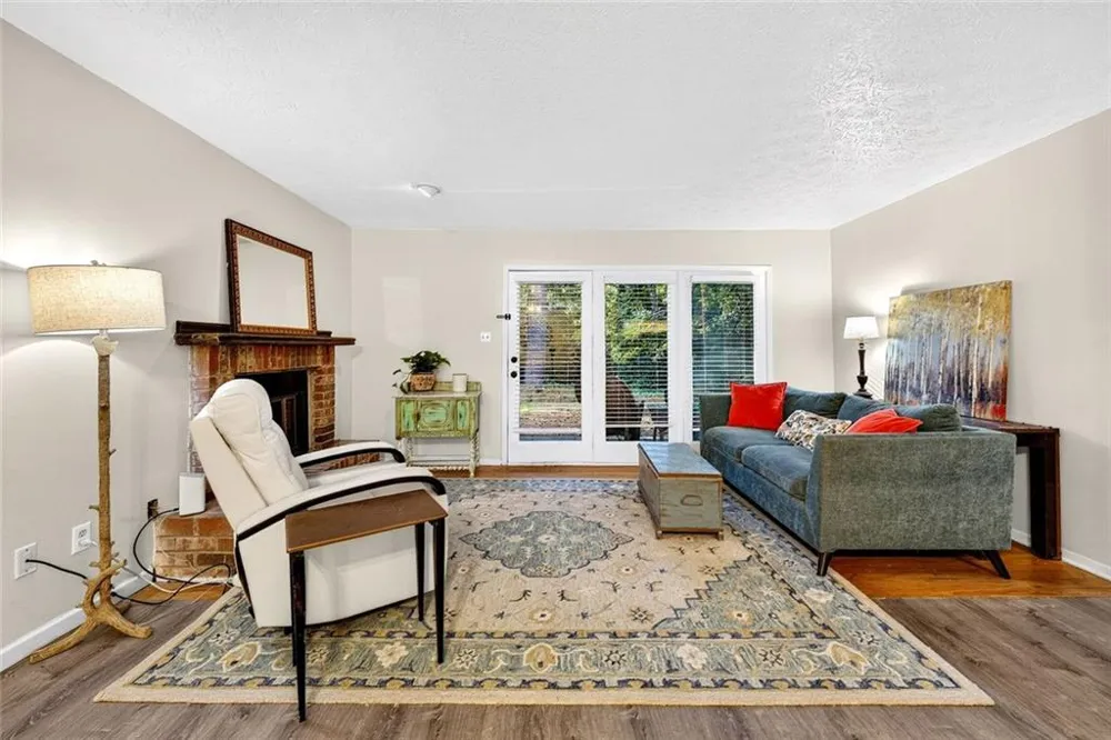 810 Tuxworth Circle Decatur, GA 30033