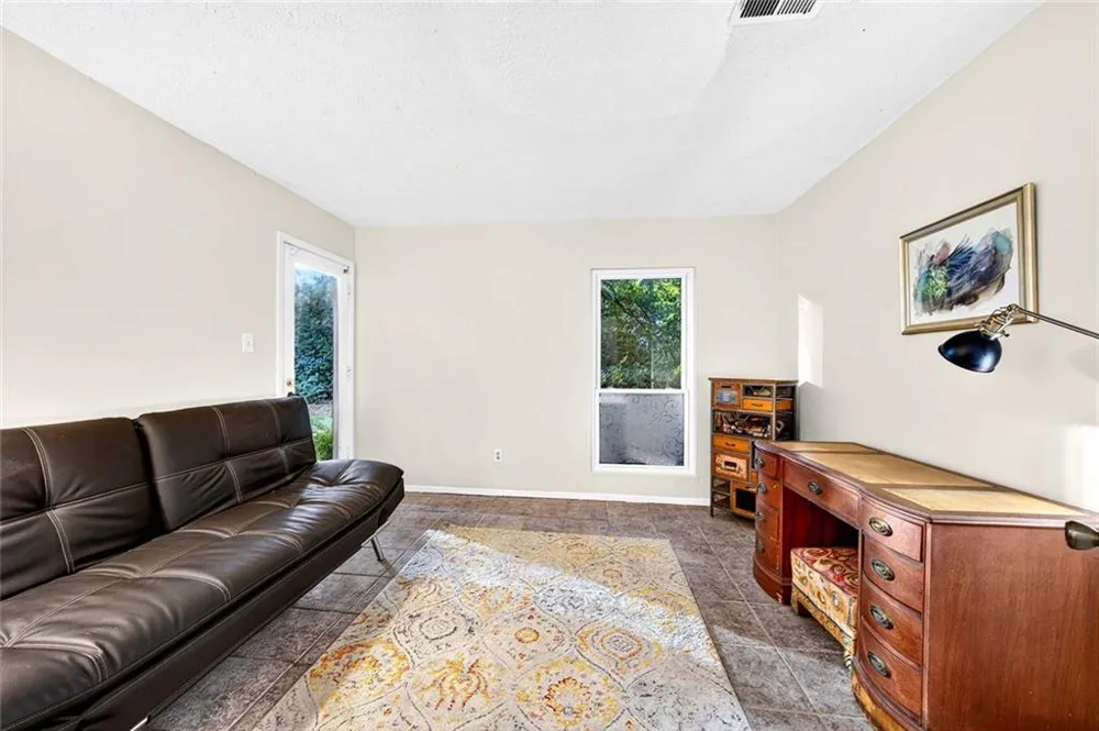 810 Tuxworth Circle Decatur, GA 30033