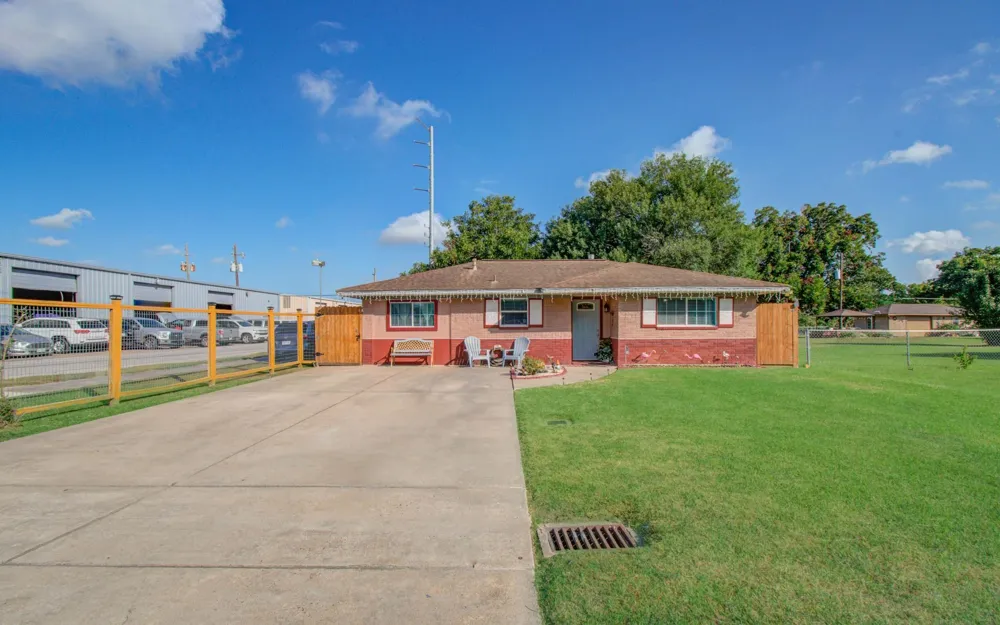 1115 Iowa Street South Houston, TX 77587