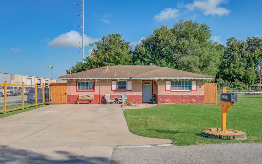 1115 Iowa Street South Houston, TX 77587