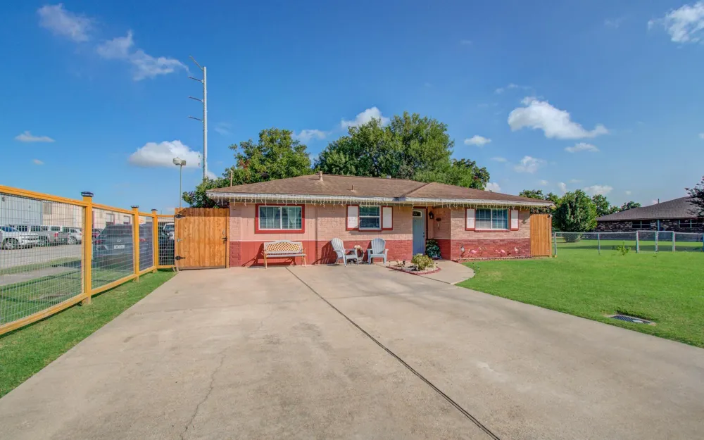 1115 Iowa Street South Houston, TX 77587