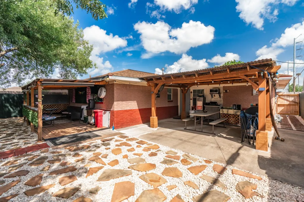1115 Iowa Street South Houston, TX 77587