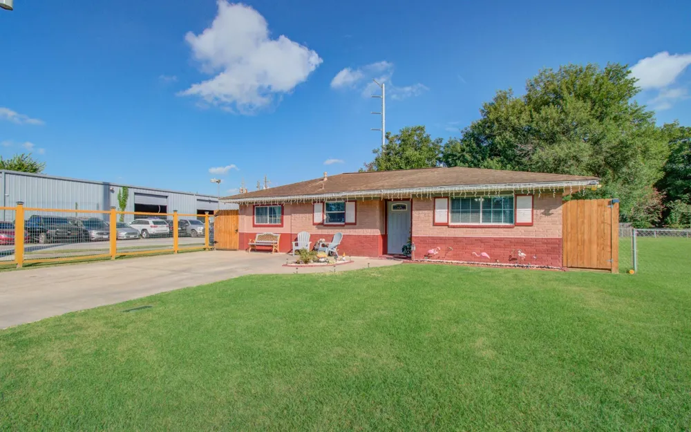 1115 Iowa Street South Houston, TX 77587